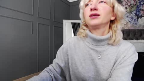 Snapshot of natalie_bitton chatting on 12.15.24 Natalie online show from 12.15.24