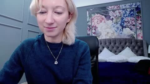 Snapshot of natalie_bitton chatting on 12.22.24 Natalie online show from 12.22.24