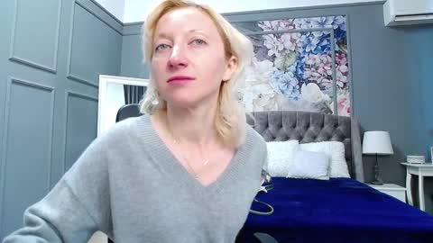 Snapshot of natalie_bitton chatting on 01.05.25 Natalie online show from 01.05.25