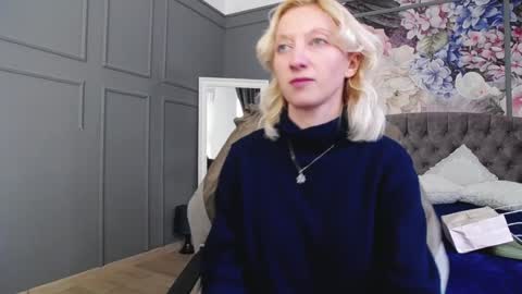 Snapshot of natalie_bitton chatting on 01.11.25 Natalie online show from 01.11.25