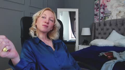 Snapshot of natalie_bitton chatting on 01.13.25 Natalie online show from 01.13.25