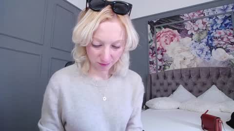 Snapshot of natalie_bitton chatting on 01.19.25 Natalie online show from 01.19.25