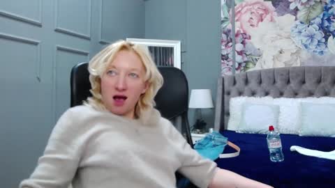 Snapshot of natalie_bitton chatting on 01.23.25 Natalie online show from 01.23.25