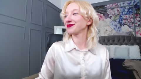 Snapshot of natalie_bitton chatting on 01.25.25 Natalie online show from 01.25.25