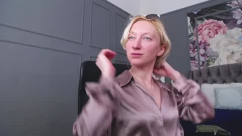 Snapshot of natalie_bitton chatting on 01.28.25 Natalie online show from 01.28.25