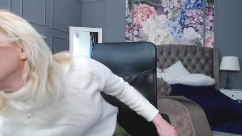 Snapshot of natalie_bitton chatting on 02.03.25 Natalie online show from 02.03.25