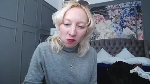 Snapshot of natalie_bitton chatting on 02.07.25 Natalie online show from 02.07.25