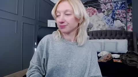 Snapshot of natalie_bitton chatting on 02.11.25 Natalie online show from 02.11.25