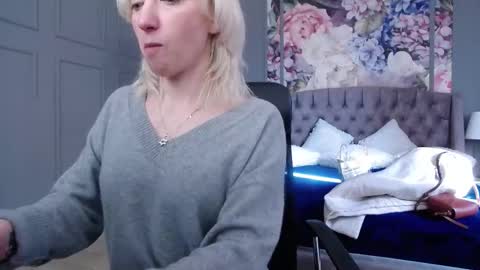 Snapshot of natalie_bitton chatting on 02.14.25 Natalie online show from 02.14.25