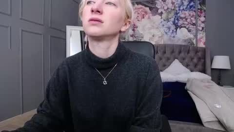 Snapshot of natalie_bitton chatting on 02.19.25 Natalie online show from 02.19.25