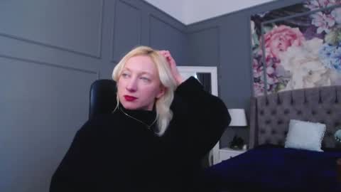 Snapshot of natalie_bitton chatting on 02.25.25 Natalie online show from 02.25.25