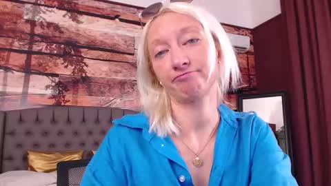 Snapshot of natalie_bitton chatting on 09.24.25 Natalie online show from 09.24.25