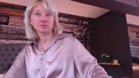 Snapshot of natalie_bitton chatting on 05.04.26 Natalie online show from 05.04.26