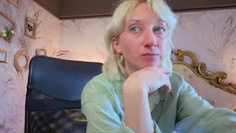 Snapshot of natalie_bitton chatting on 05.19.26 Natalie online show from 05.19.26