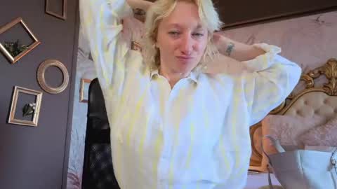 Snapshot of natalie_bitton chatting on 05.26.26 Natalie online show from 05.26.26