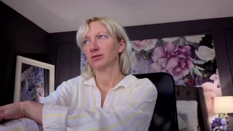 Snapshot of natalie_bitton chatting on 06.05.26 Natalie online show from 06.05.26