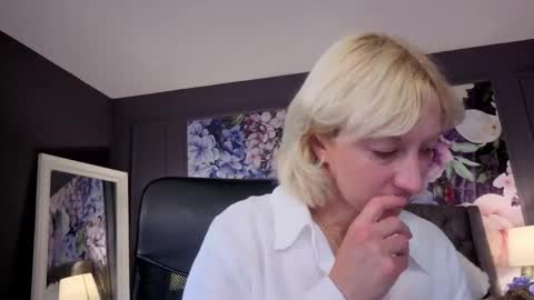 Snapshot of natalie_bitton chatting on 06.08.26 Natalie online show from 06.08.26
