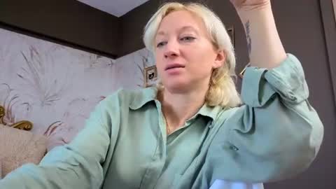 Snapshot of natalie_bitton chatting on 06.23.26 Natalie online show from 06.23.26