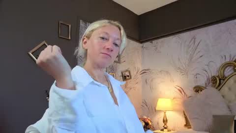 Snapshot of natalie_bitton chatting on 06.30.26 Natalie online show from 06.30.26