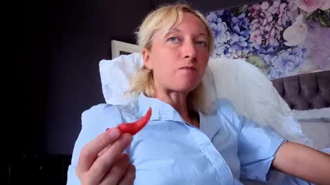 Snapshot of natalie_bitton chatting on 07.27.26 Natalie online show from 07.27.26