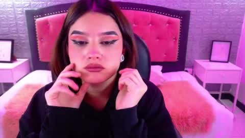 Snapshot of natalie_loffreda chatting on 09.26.25 natalie online show from 09.26.25