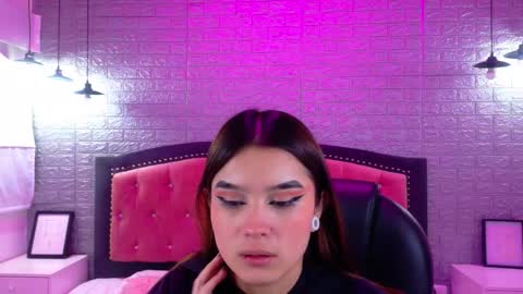 Snapshot of natalie_loffreda chatting on 10.06.25 natalie online show from 10.06.25