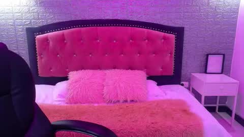 Snapshot of natalie_loffreda chatting on 10.07.25 natalie online show from 10.07.25