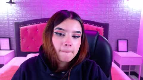 Snapshot of natalie_loffreda chatting on 10.15.25 natalie online show from 10.15.25