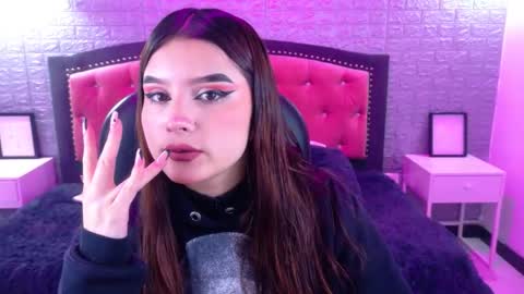 Snapshot of natalie_loffreda chatting on 10.16.25 natalie online show from 10.16.25