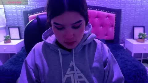 Snapshot of natalie_loffreda chatting on 10.20.25 natalie online show from 10.20.25