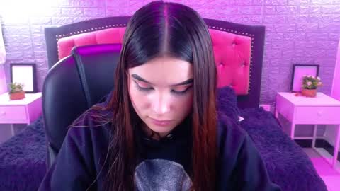 Snapshot of natalie_loffreda chatting on 10.31.25 natalie online show from 10.31.25