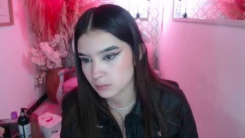 Snapshot of natalie_loffreda chatting on 11.08.25 natalie online show from 11.08.25