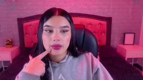 Snapshot of natalie_loffreda chatting on 02.07.26 natalie online show from 02.07.26