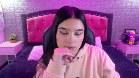 Snapshot of natalie_loffreda chatting on 02.09.26 natalie online show from 02.09.26