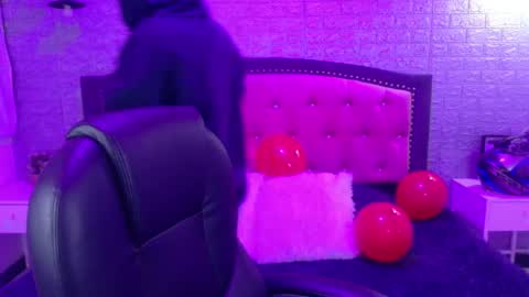 Snapshot of natalie_loffreda chatting on 02.18.26 natalie online show from 02.18.26