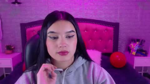 Snapshot of natalie_loffreda chatting on 02.27.26 natalie online show from 02.27.26