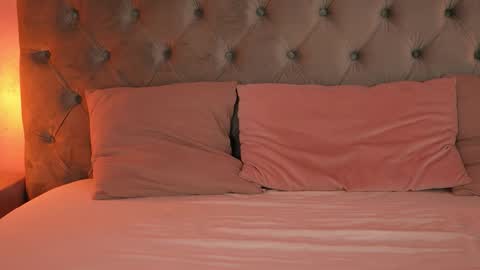 Snapshot of natalieshaw chatting on 10.04.25 Natalie online show from 10.04.25