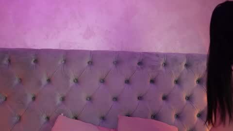 Snapshot of natalieshaw chatting on 11.08.25 Natalie online show from 11.08.25