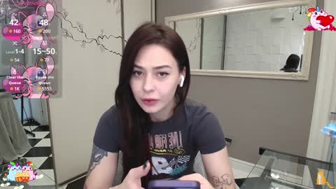 Snapshot of natalimillers chatting on 12.17.24 Natali online show from 12.17.24