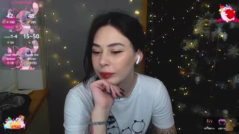 Snapshot of natalimillers chatting on 12.22.24 Natali online show from 12.22.24