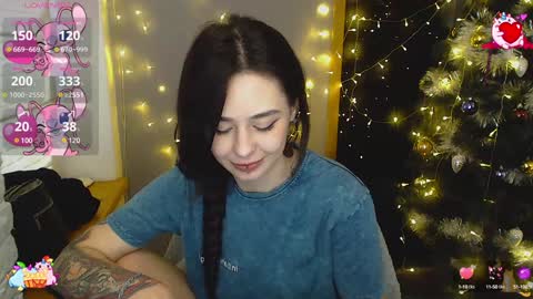 Snapshot of natalimillers chatting on 12.24.24 Natali online show from 12.24.24