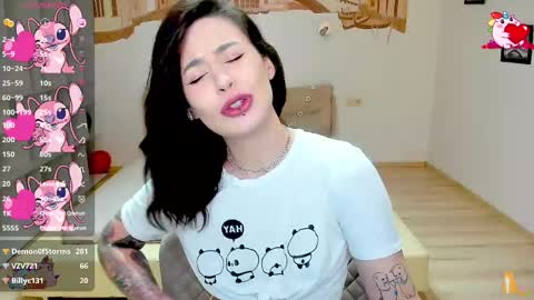 Snapshot of natalimillers chatting on 02.10.25 Natali online show from 02.10.25