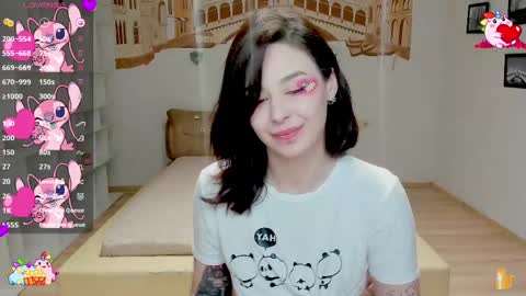 Snapshot of natalimillers chatting on 02.14.25 Natali online show from 02.14.25