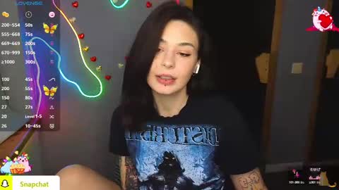 Snapshot of natalimillers chatting on 02.20.25 Natali online show from 02.20.25