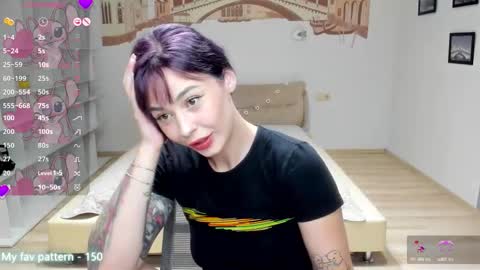 Snapshot of natalimillers chatting on 09.19.25 Natali online show from 09.19.25