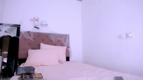 Snapshot of nataly_mcry chatting on 10.13.25 NATALY online show from 10.13.25