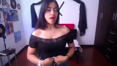 Nataly Escobar online show from 12.26.24