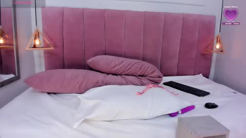 Snapshot of natalywilliams chatting on 02.13.25 Nataly online show from 02.13.25