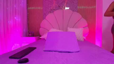 Snapshot of natasha_luna_ chatting on 11.01.25 Natasha online show from 11.01.25