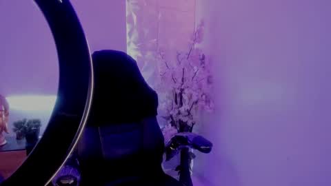 Snapshot of natasha_smith_ws chatting on 01.18.25 Natasha  online show from 01.18.25